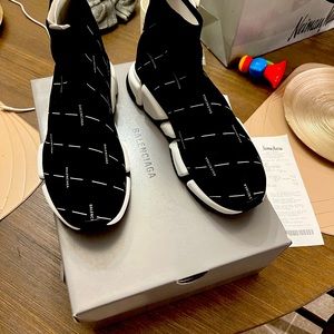 Balenciaga sizes 10/43